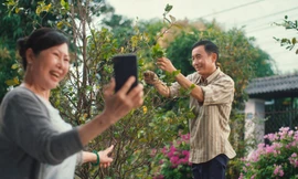 Chăm lo sức khỏe cha mẹ, giữ gìn niềm vui Tết của gia đình