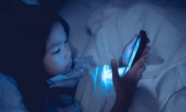 Mỗi phút tiếp xúc ánh sáng xanh phá hủy hàng triệu tế bào nhãn cầu