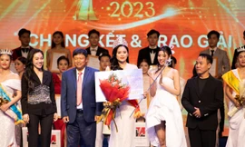 Từ 'ngày đầu mộc mạc', Nguyễn Thị Tuyết Nhung chính thức trở thành tân Hoa khôi Miss HUTECH 2023