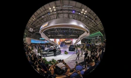 Khách tham quan Vietnam Motor Show 2024 ấn tượng mạnh với Toyota Land Cruiser Prado thế hệ mới