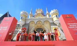 Nghi thức cắt băng khai trương “bom tấn giải trí hè” VinWonders Phú Quốc