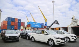 Xe Kia Grand Carnival chuẩn bị xuất khẩu sang Thái Lan