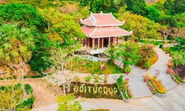 Du xuân trên miền đất kiêu hùng