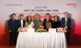 Hanwha Life Việt Nam và Viettel Post ký kết thỏa thuận hợp tác phân phối bảo hiểm