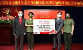 BRG và SeABank ủng hộ trang thiết bị y tế phòng chống dịch COVID-19 cho Bộ Công an