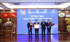 EVNSPC đón nhận Huân chương lao động, hoàn thành nhiệm vụ kép