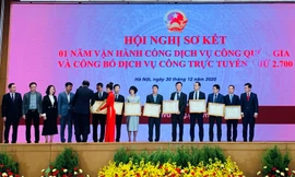 Ông Nguyễn Quang Hưng – Chủ tịch HĐQT NAPAS ký cam kết đồng hành triển khai vận hành Cổng DVCQG phục vụ người dân, doanh nghiệp