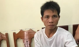 Trộm trốn trong nhà tắm bất ngờ lao ra chém 2 phụ nữ trọng thương