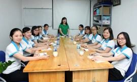 Bà Phan Thị Anh Thơ – Giám đốc Đại lý thuế Nhất Tín và một số nhân viên