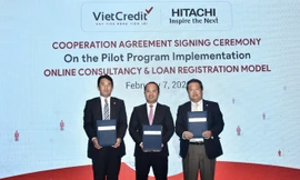 Đại diện VietCredit và Hitachi ký kết thỏa thuận hợp tác