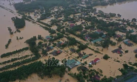 Ngành Điện Thủ đô hướng về miền Trung trong tháng tri ân khách hàng