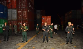 Lực lượng chức năng phong tỏa cảng Cát Lái (TP Hồ Chí Minh)