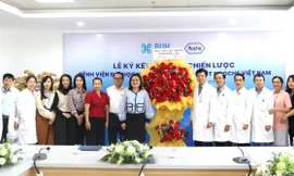 Lãnh đạo tỉnh thăm, chúc mừng Bệnh viện ĐH Y Dược Buôn Ma Thuột Ngày thầy thuốc Việt Nam