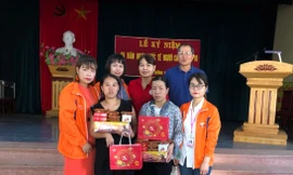 Mondelez Kinh Đô trao tặng quà cho thiếu nhi dịp Trung thu 2020