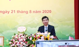 Thứ trưởng Bộ Tài chính Tạ Anh Tuấn chúc mừng hệ thống KBNN