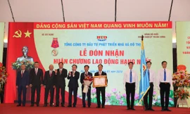 Tổng Công ty Đầu tư Phát triển nhà và đô thị (HUD) đón nhận Huân chương Lao động hạng Nhất 