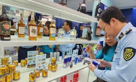 Tổng cục Quản lý thị trường hướng dẫn phân biệt túi xách, nước hoa, quần áo thời trang thật, giả