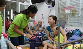 Sơn TOA mang 'Xuân yêu thương' đến với các bệnh nhi ung thư
