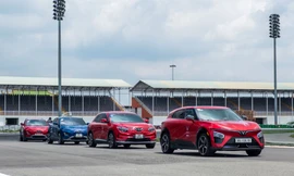 Khách hàng lái thử VinFast VF 7: “Quá xứng đáng với giá tiền”