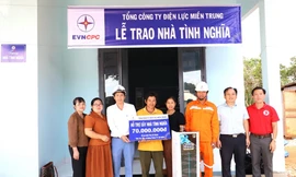 Công ty Điện lực Đắk Nông bàn giao nhà tình nghĩa cho các hộ nghèo