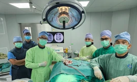 Bắt vít cột sống qua da - Phương pháp điều trị hiệu quả 