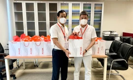 Công đoàn PV GAS trao tặng gần 200 phần quà hỗ trợ cán bộ hưu trí phòng chống dịch bệnh 