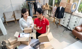 Xanh hóa 'ô nhiễm trắng' trong giao dịch thương mại điện tử