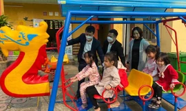 Mang sân chơi đến với trẻ em vùng cao trước thềm năm mới