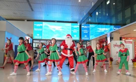 Cùng Hoa hậu Việt Nam Đỗ Thị Hà đón Giáng sinh cổ tích trên độ cao 10.000 mét