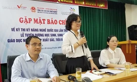 Nguyễn Thị Việt Hương (giữa) - Phó Tổng Cục trưởng Tổng cục Giáo dục Nghề nghiệp (Bộ LĐ-TB&XH) thông tin về Kỳ thi Kỹ năng nghề quốc gia lần thứ 11. Ảnh: Phạm Thanh