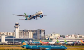 'Bùng nổ' lượng khách đi lại dịp Tết Nguyên đán 2023