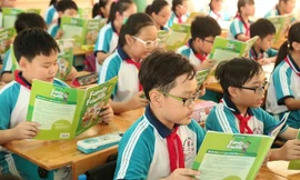 Cận thị, mỏi mắt và đau nhức: Ảnh hưởng đến sức khỏe và cuộc sống của trẻ về lâu dài 