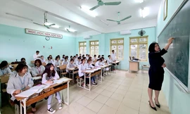 Học tốt nghiệp Trung học có sở theo học trung cấp nghề kết hợp học văn hóa tại trường Cao đẳng Cơ khí Nông nghiệp. Ảnh: H.Việt