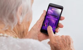 Khi người già cũng dùng Mobile Banking