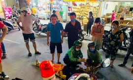 Đội cứu hộ miễn phí xuyên đêm trên đường phố 