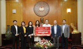 Tập đoàn BRG và SeABank trao tặng 5.000 suất quà trị giá 1 tỷ đồng ủng hộ người dân miền Trung bị ảnh hưởng bởi bão lũ