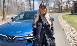 “Nữ hoàng review” Supercar Blondie nói gì khi lần đầu lái VinFast VF 8 tại Mỹ?