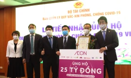 Tập đoàn AEON trao 25 tỷ đồng đóng góp vào quỹ Vắc-xin phòng chống COVID-19 của Việt Nam
