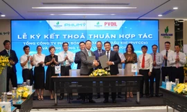 PVFCCo - Phú Mỹ và PVOIL ký kết thỏa thuận hợp tác trong lĩnh vực dịch vụ, thương mại và hóa chất