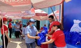 Mobifone triển khai chiến dịch 'Chia sẻ' hỗ trợ công nhân 