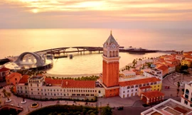 Nam Phú Quốc dịp đầu năm có cả hoàng hôn đẹp mê mẩn và pháo hoa rực rỡ