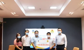 Bảo hiểm PVI trao tặng 1 tỷ đồng cho cán bộ y tế tuyến đầu chống dịch