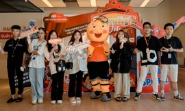 Ngôi trường chịu chơi bao hẳn rạp 'chiêu đãi' học sinh sinh viên, cán bộ giảng viên và gia đình 