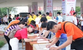 Người dân Bến Tre tham gia hiến máu