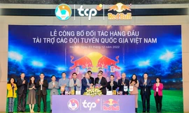 Nhãn hàng nước tăng lực Red Bull tiếp năng lượng cho các đội tuyển bóng đá Quốc gia