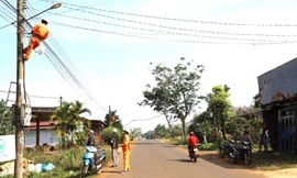 Nguồn điện kéo về tận nơi, buôn làng Đắk Nông bừng sáng