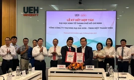 SATRA - UEH ký kết hợp tác chiến lược: Đồng hành vì tiện ích và tri thức cộng đồng