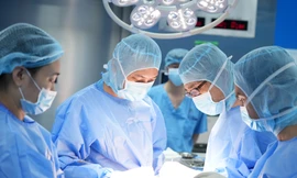 Phẫu thuật thay khớp gối với Giáo sư Nhật Bản tại bệnh viện Hồng Ngọc