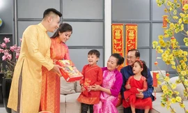 Tết này, hành trang bạn mang về cho cha mẹ là gì? 