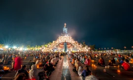 Lên núi Bà Đen dâng đăng dịp Lễ Vía Quán Thế Âm xuất gia